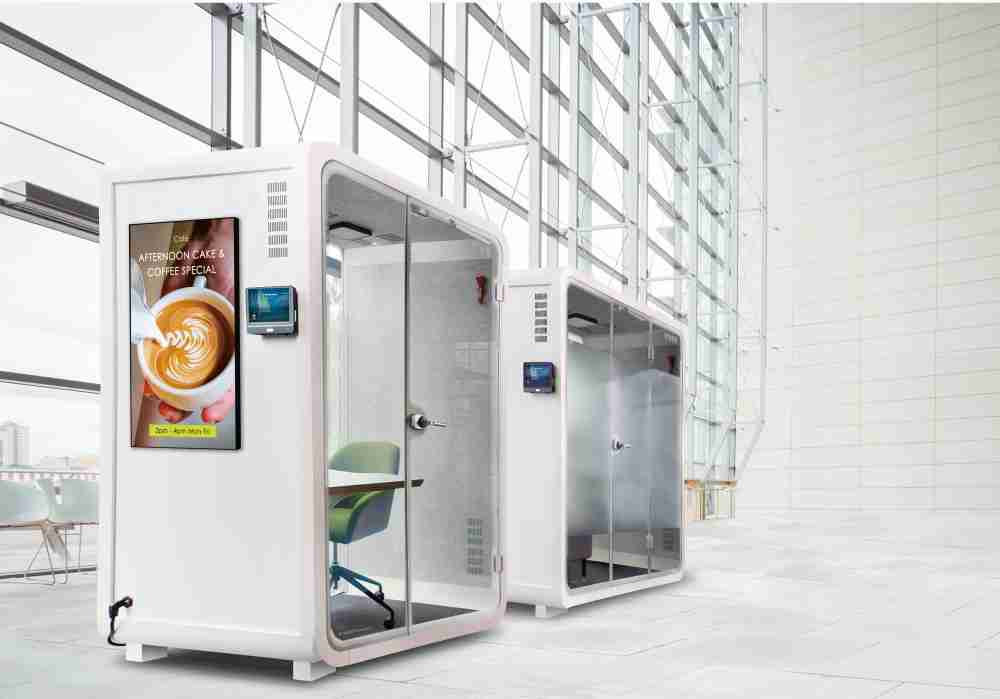 森林舞会子公司达擎之智慧行动办公舱，，采用PDLC智能调光玻璃设计，，，透过通电与断电的电流切换，，，，呈现透明与雾面效果，，，具节能降耗特性并兼顾隐私，，确保信息安全