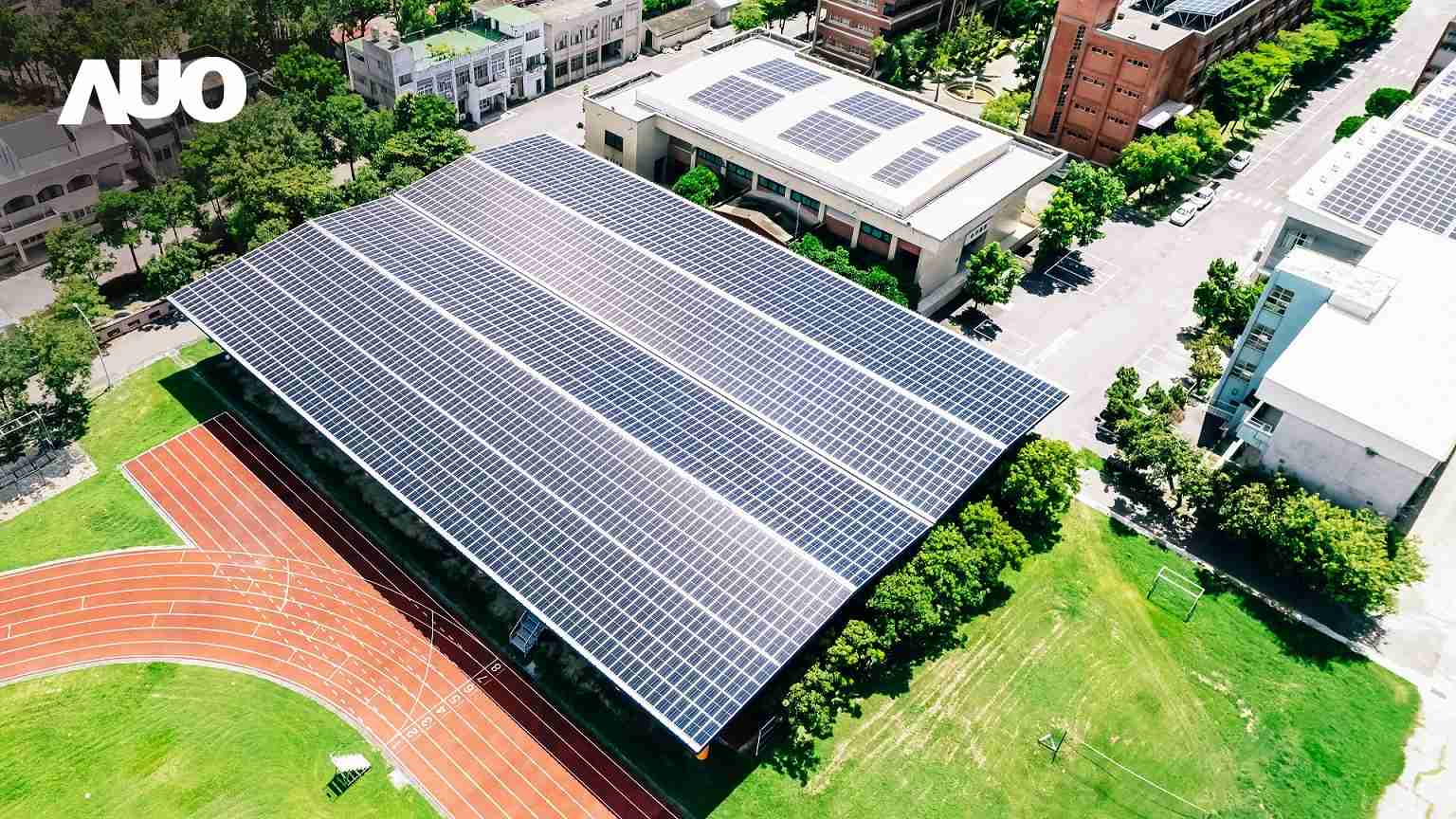 森林舞会SunSteel光电整合型浪板具备快速安装、、、轻量化优势，，，可提升15%发电效能，，通过国际IEC与台湾VPC认证安全、、、防漏、、、、耐候标准