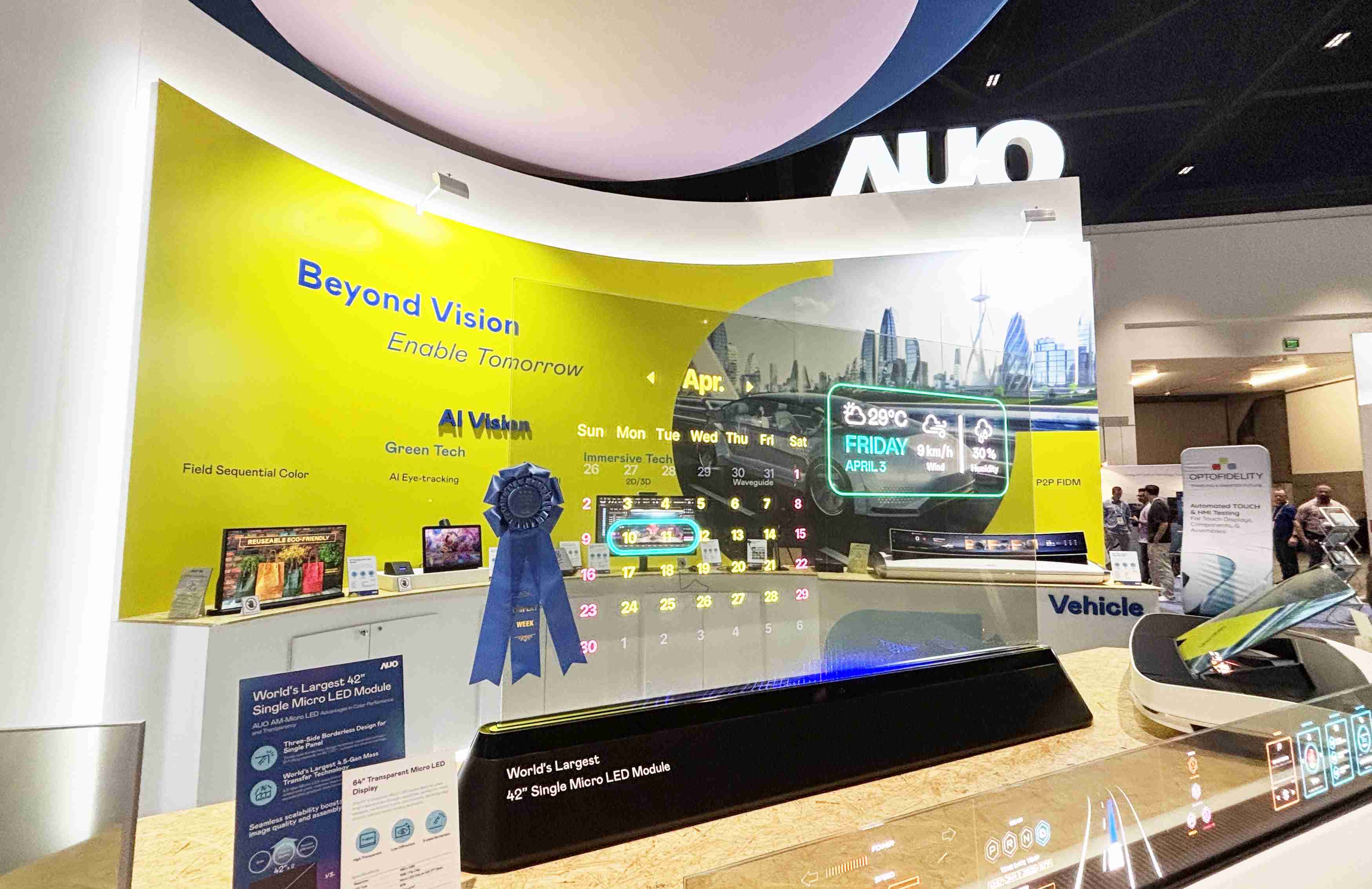 森林舞会64吋透明Micro LED显示器获〝最佳Micro LED技术应用奖〞，，其绝妙的透明穿透特性，，同时具备1,000 nits的高亮度表现，，并透过精细的无缝拼接延伸，，，，可依需求灵活应用于多元场域，，展现出Micro LED显示技术划时空的无限潜力